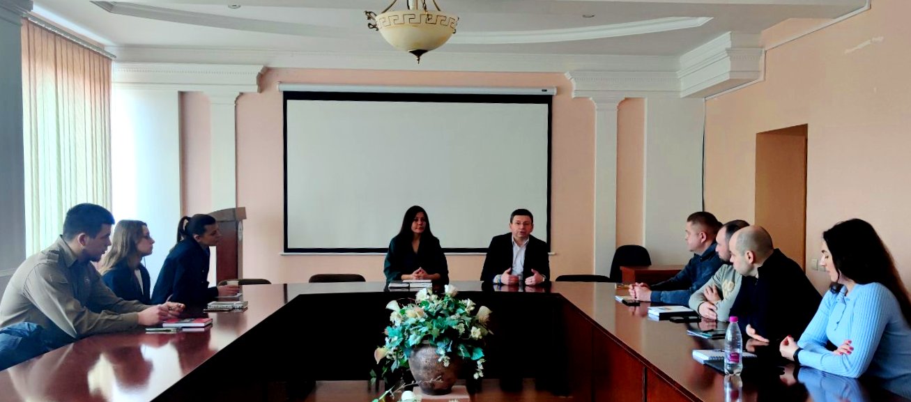 Початок семінару - виступ ректора Богдана Буяка